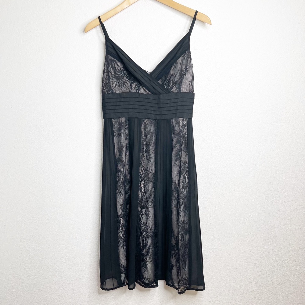 Ann Taylor LOFT Black Floral Lace Pleated Cocktail Dress Size 0 V-Neck